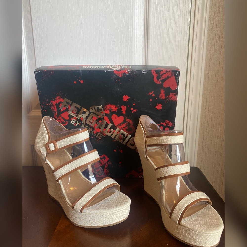 Fergalicious woman’s wedges